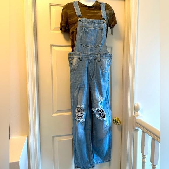 Jean overalls with ripped knees, size small - Picture 1 of 5